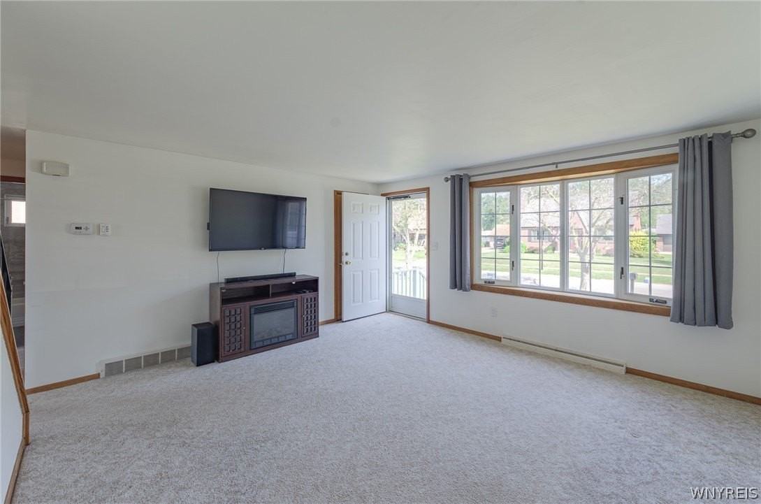 279 Irvington Dr - Photo 3 of 17