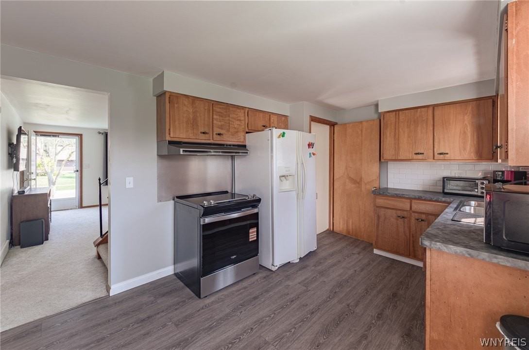 279 Irvington Dr - Photo 6 of 17
