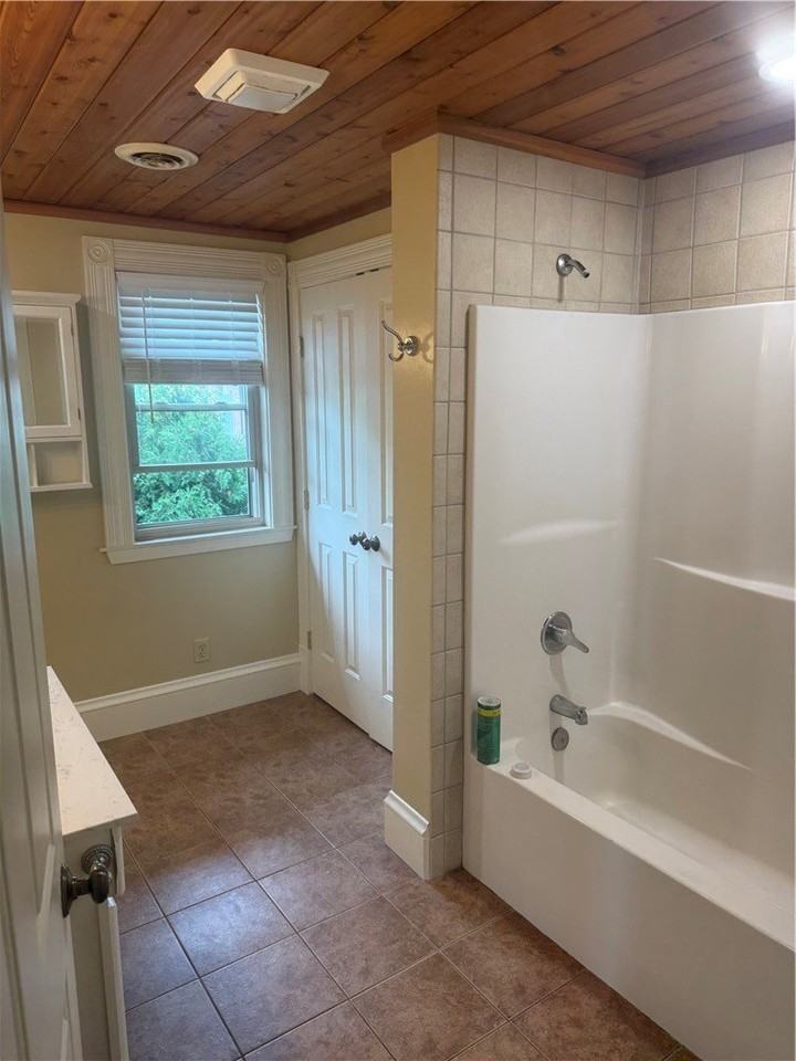 507 W Water St - Photo 4 of 9