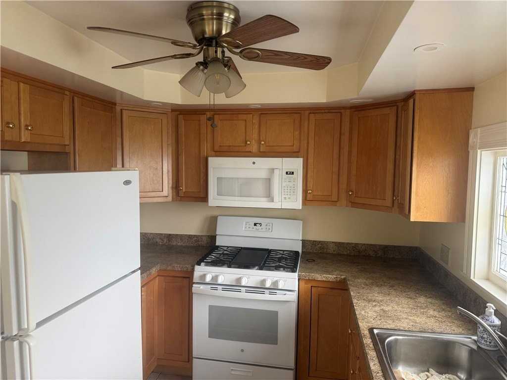 507 W Water St - Photo 5 of 9