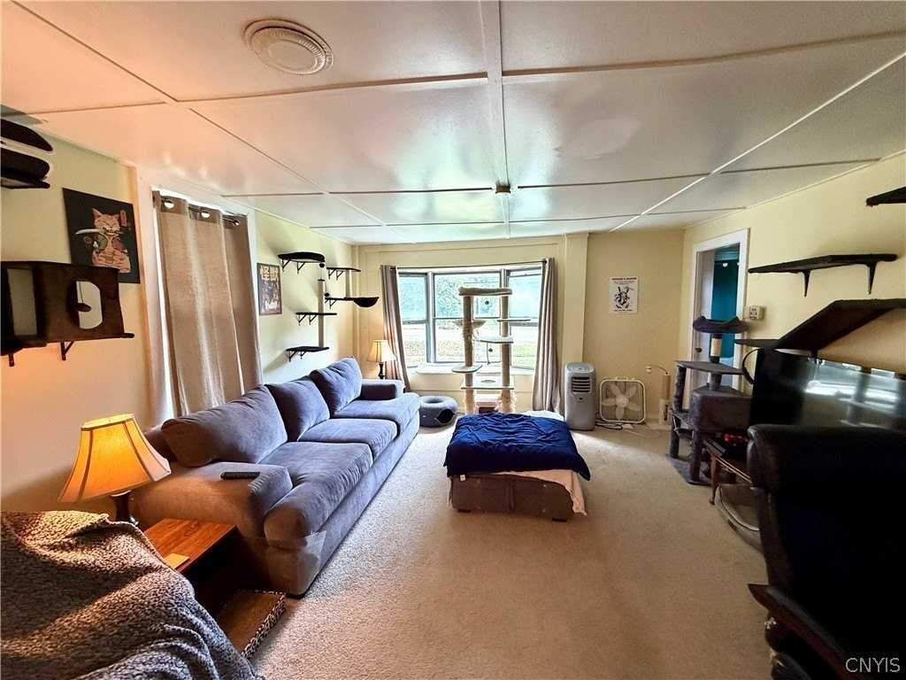 145 W Seneca St - Photo 7 of 17