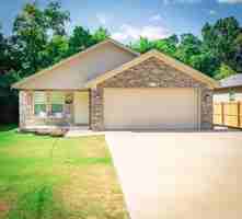 featured image of 812 W 23rd St