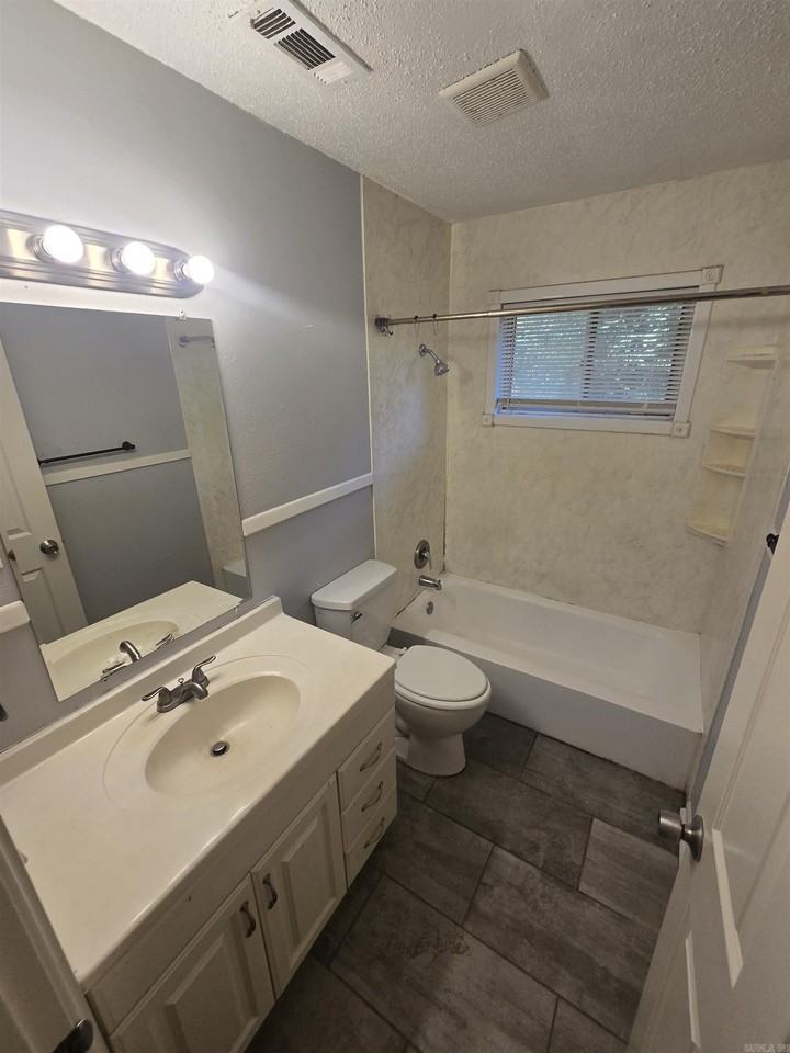 4 Delrose Dr - Photo 7 of 15