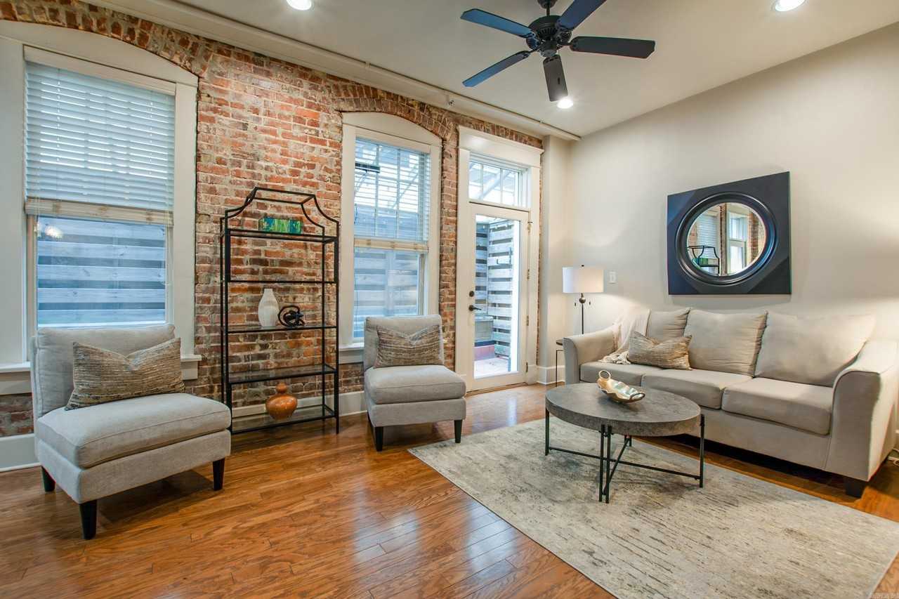614 Center St Apt 4 - Photo 3 of 28