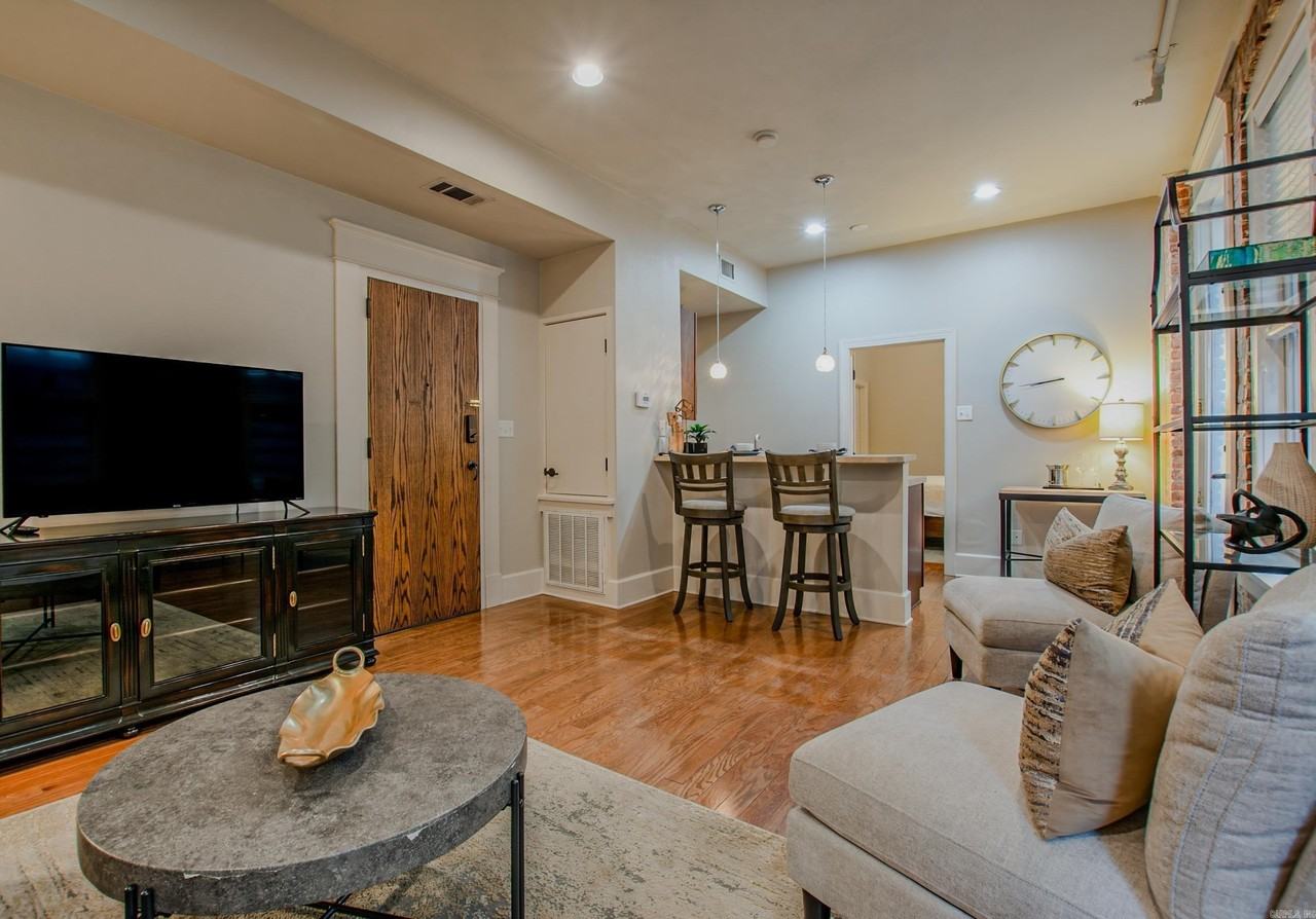 614 Center St Apt 4 - Photo 5 of 28