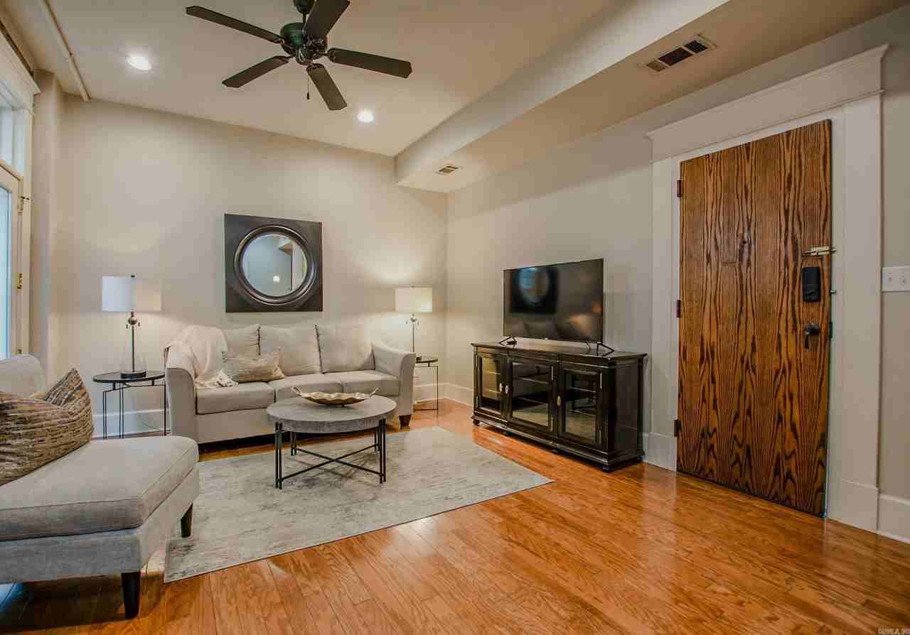 614 Center St Apt 4 - Photo 7 of 28