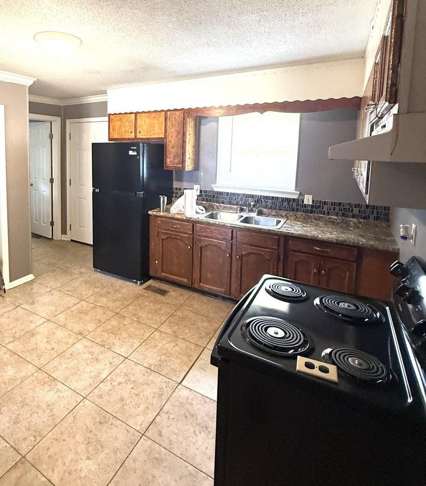 2604 12th Ave - Photo 5 of 15