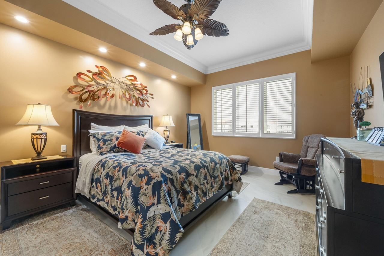 8 Harbour Isle Dr E Ph 5 - Photo 4 of 39