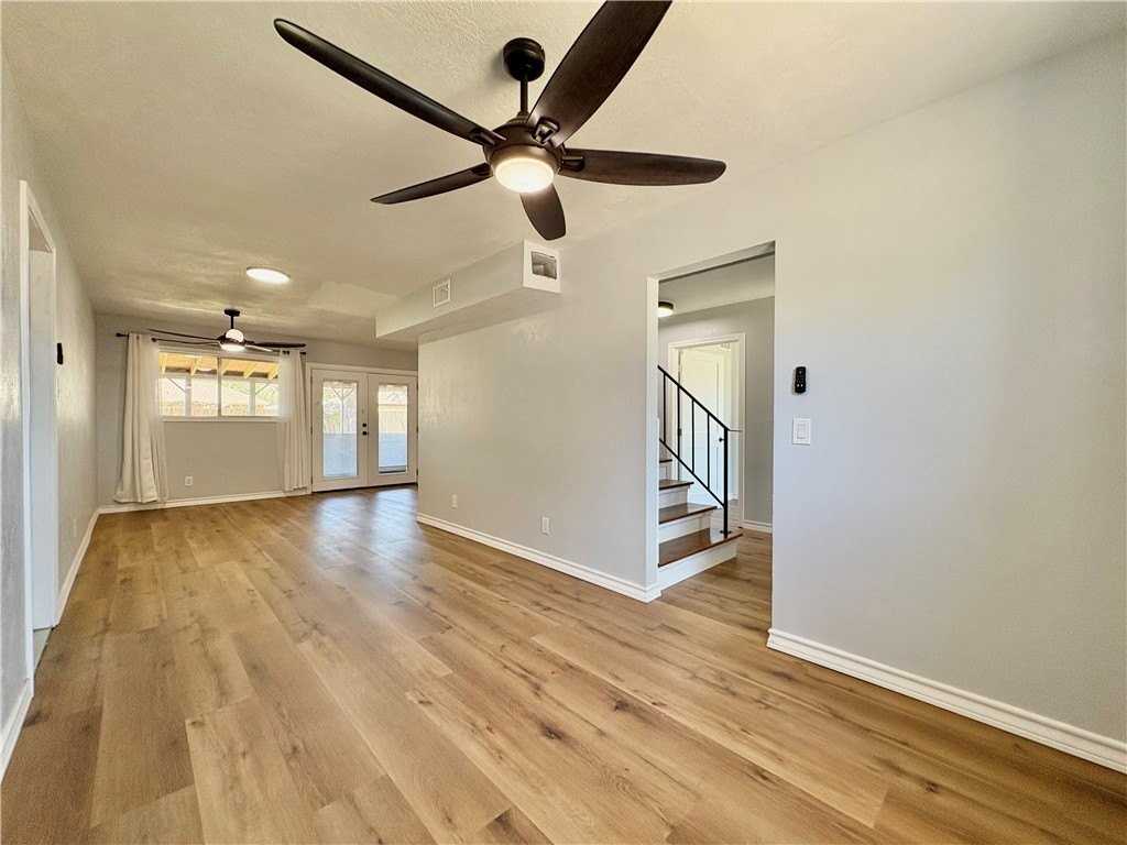 221 Ghent Pl - Photo 2 of 18