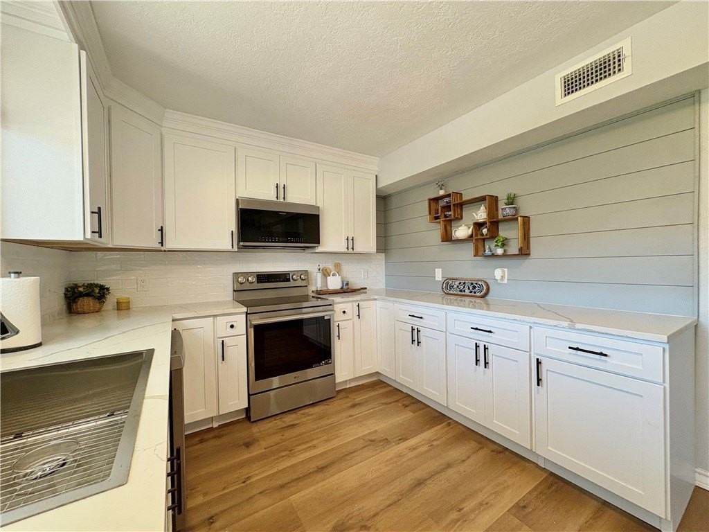 221 Ghent Pl - Photo 4 of 18