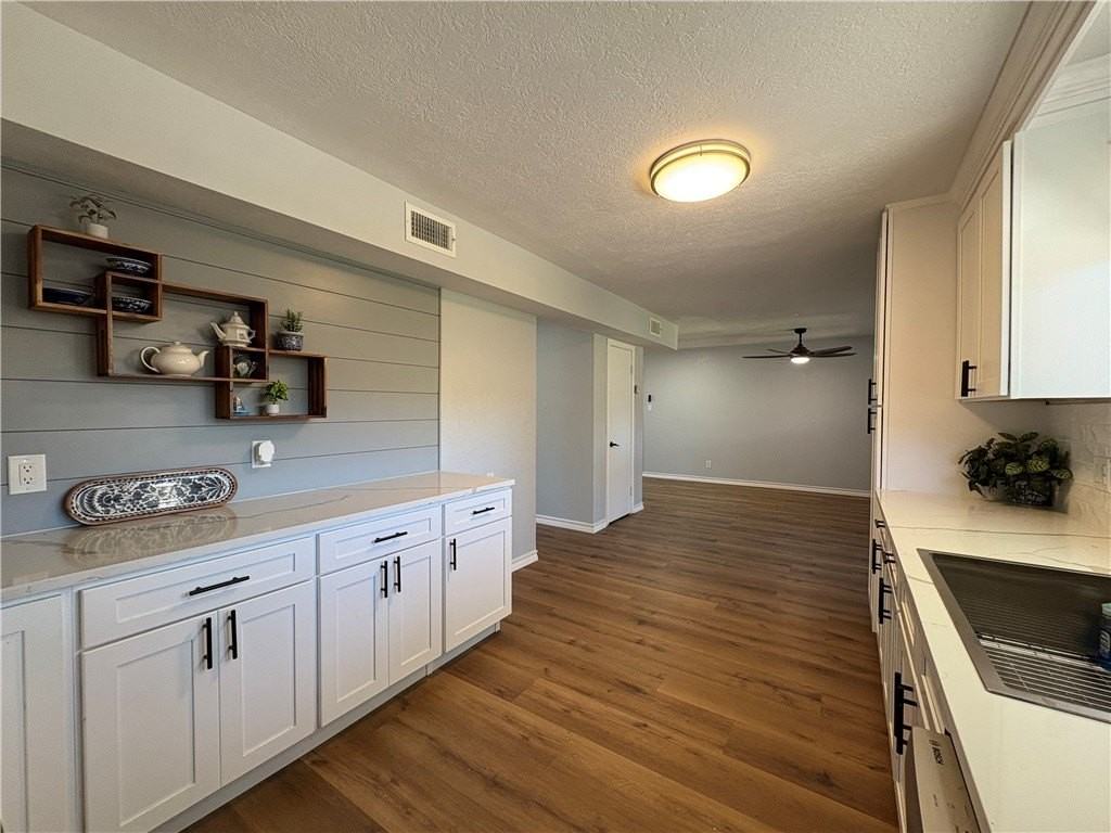 221 Ghent Pl - Photo 5 of 18