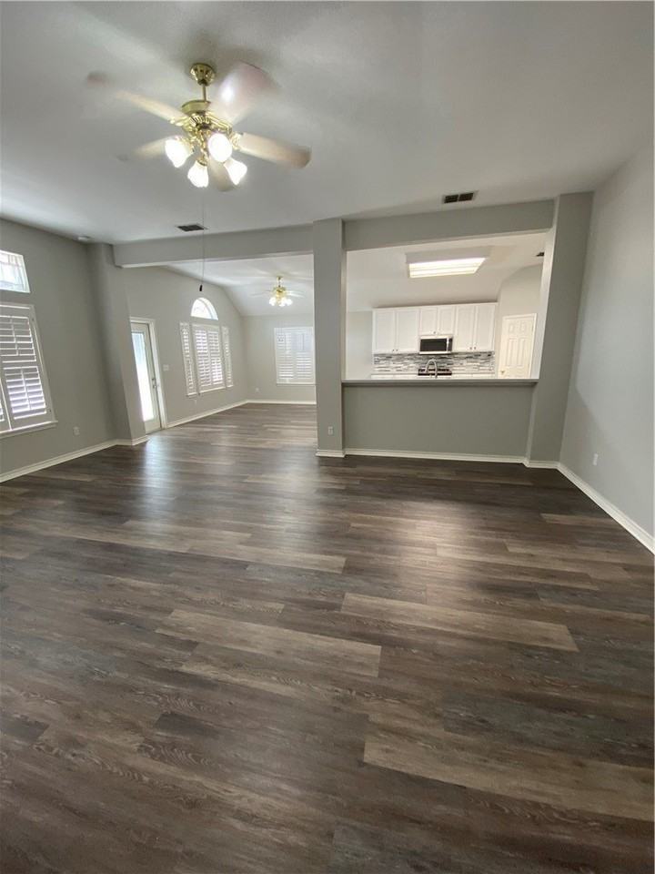 7122 Lindenwood Dr - Photo 4 of 19