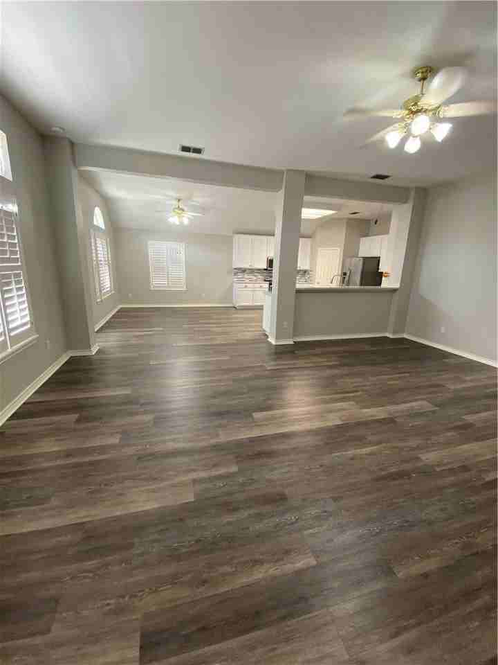 7122 Lindenwood Dr - Photo 5 of 19