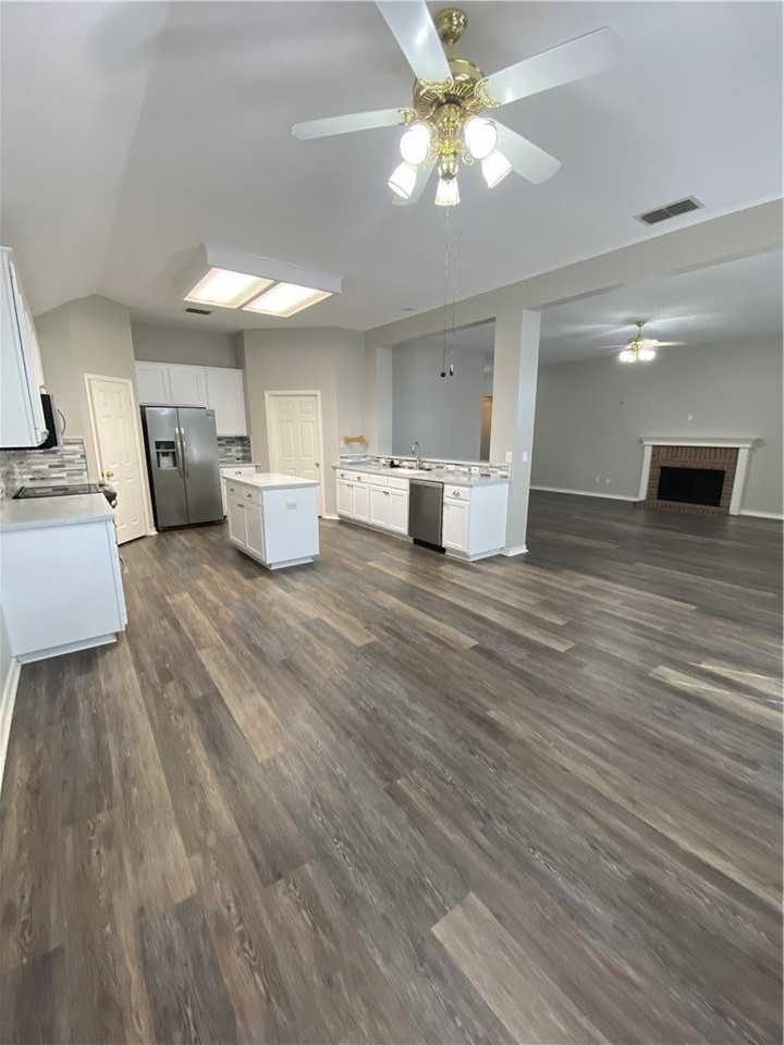 7122 Lindenwood Dr - Photo 6 of 19
