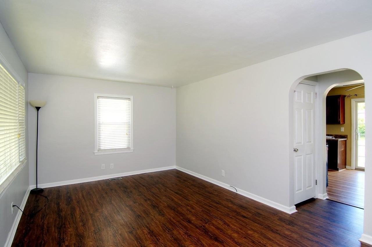 690 Doris Jane Ave - Photo 3 of 15