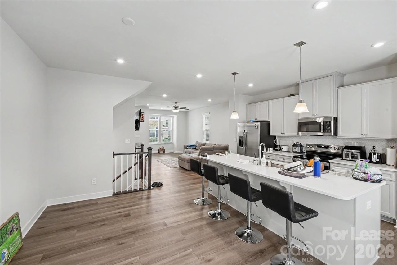 9330 Mallard Mills Dr - Photo 3 of 25