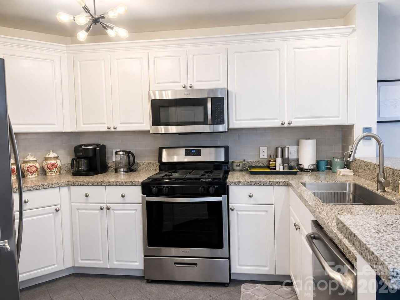 18015 Kings Point Dr #L - Photo 2 of 24