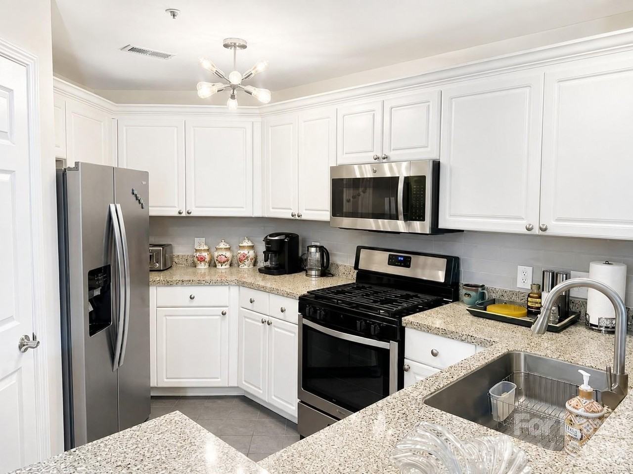 18015 Kings Point Dr #L - Photo 3 of 24
