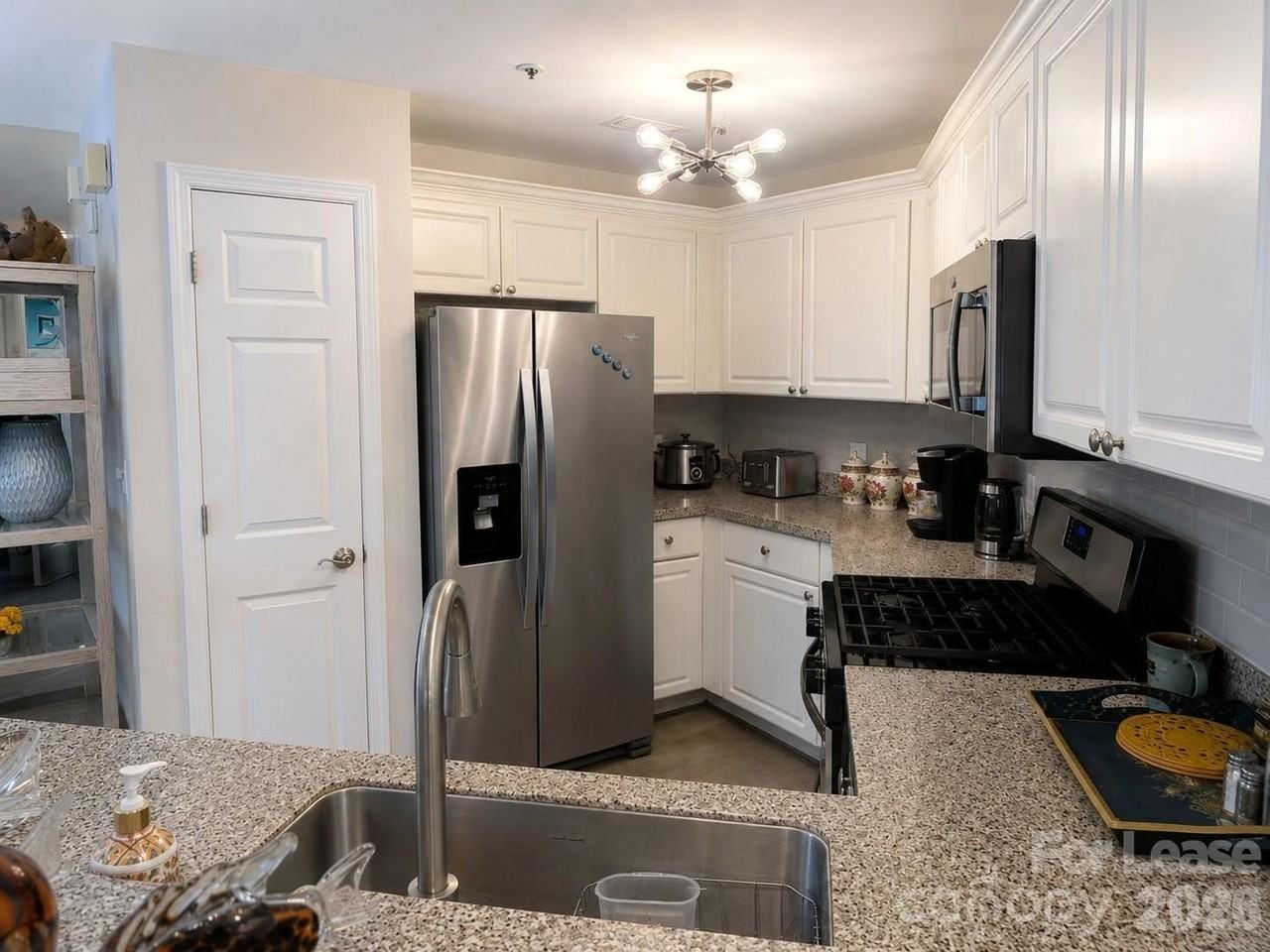 18015 Kings Point Dr #L - Photo 4 of 24
