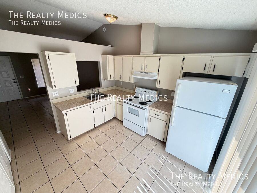 2749 Coral Reef Dr - Photo 4 of 27