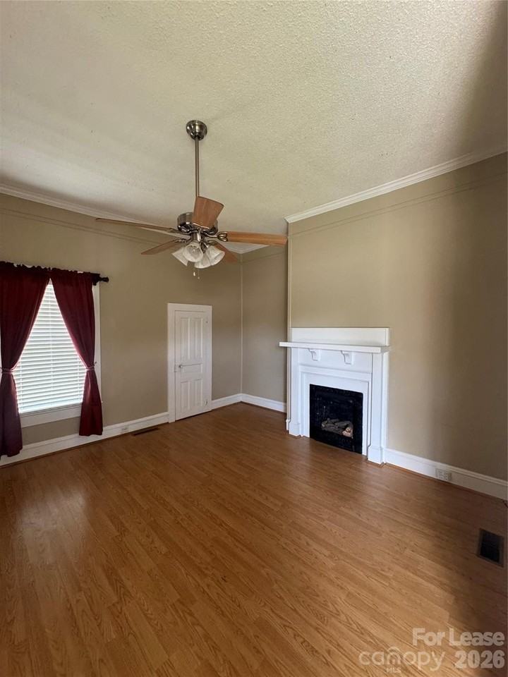 413 N Bostian St - Photo 3 of 13