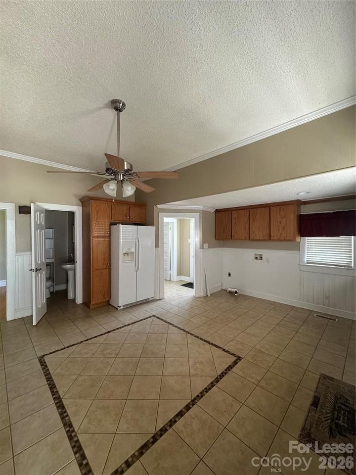 413 N Bostian St - Photo 5 of 13