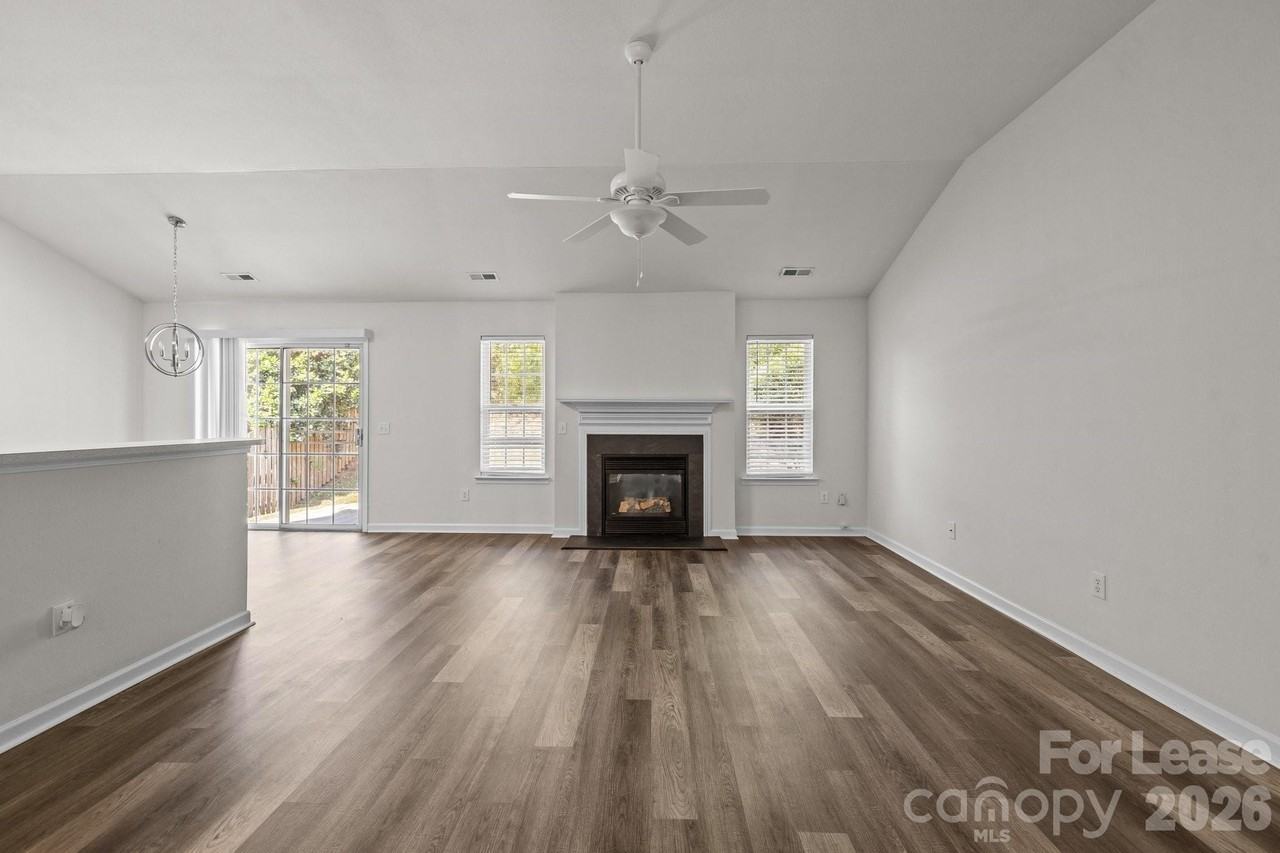 11228 Dickie Ross Rd - Photo 3 of 32
