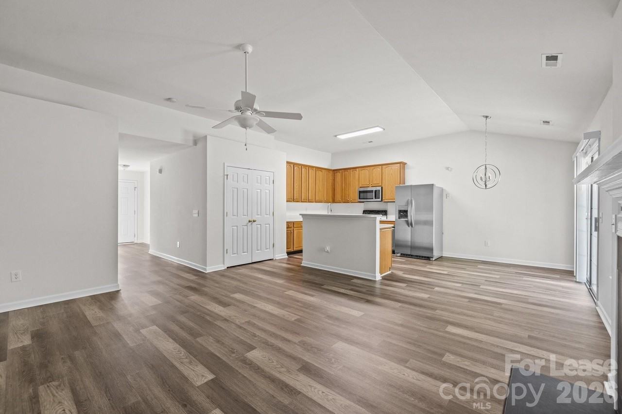 11228 Dickie Ross Rd - Photo 4 of 32