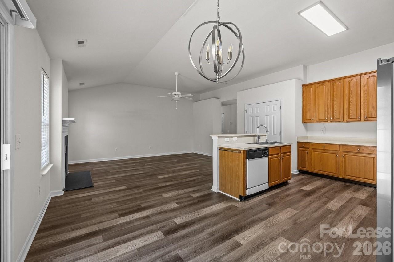 11228 Dickie Ross Rd - Photo 5 of 32