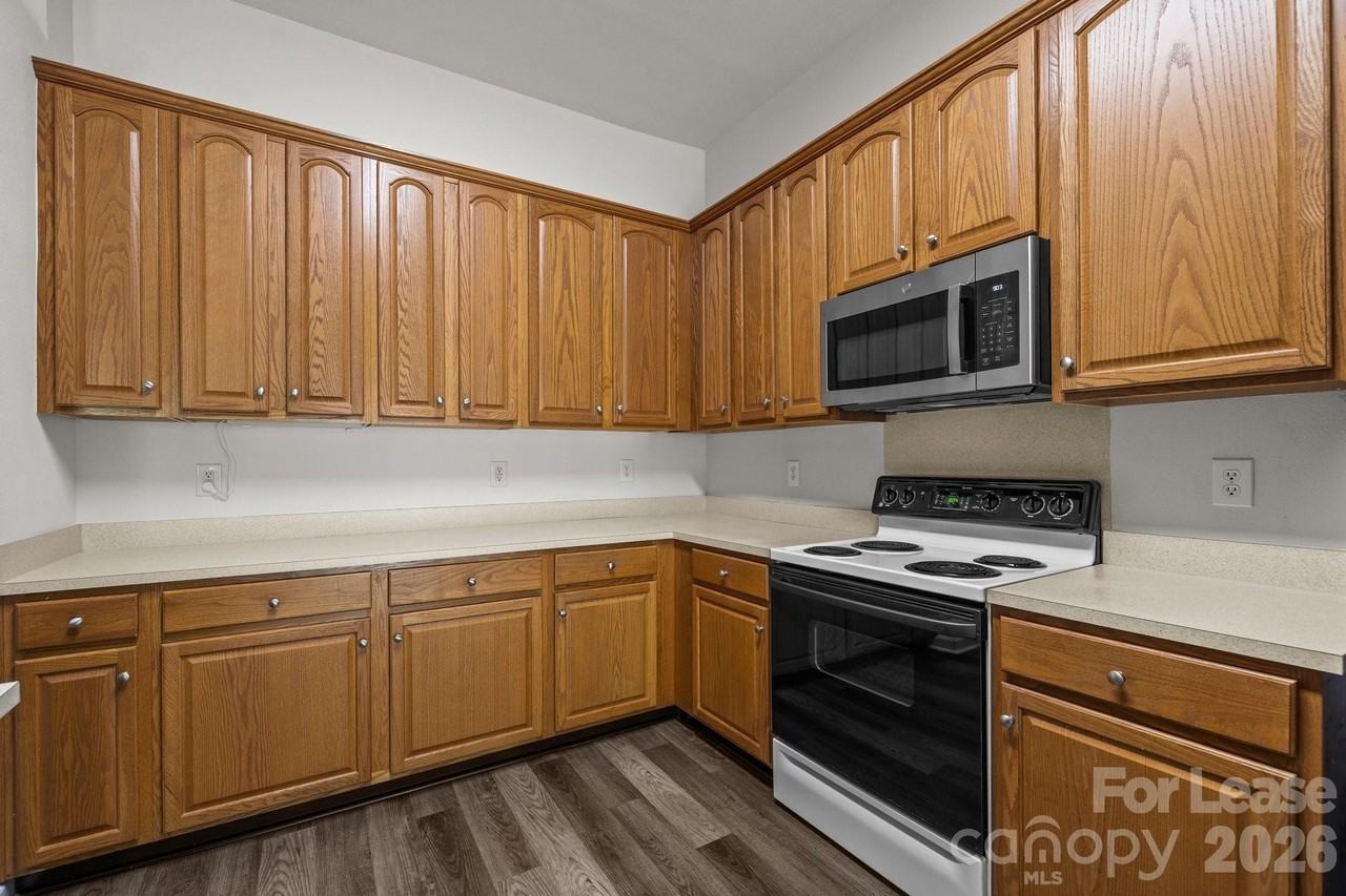 11228 Dickie Ross Rd - Photo 6 of 32