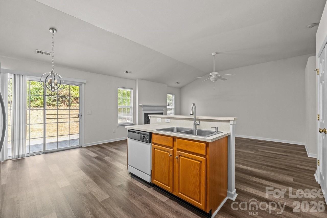 11228 Dickie Ross Rd - Photo 7 of 32