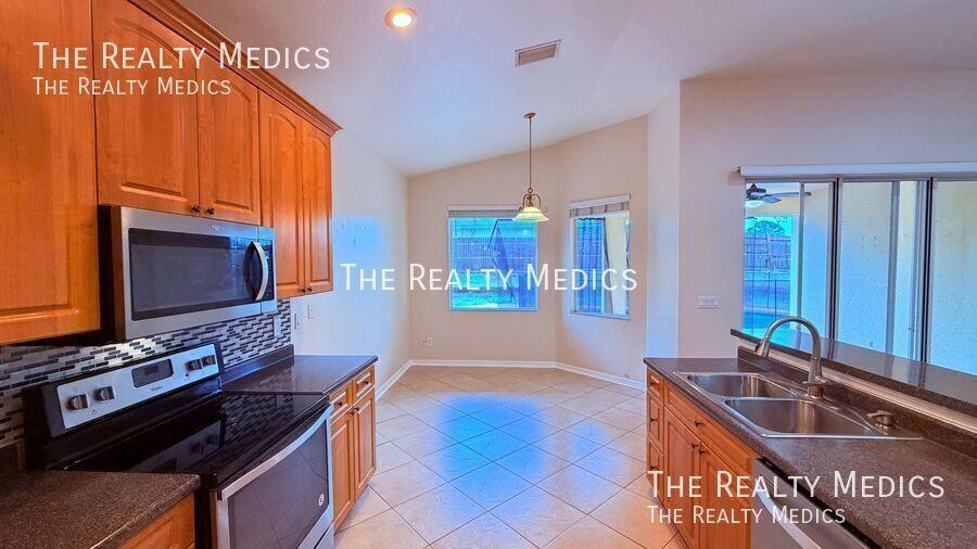 795 Alcazar Ave - Photo 5 of 31