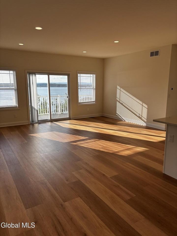 544 Union Ave #B - Photo 2 of 8