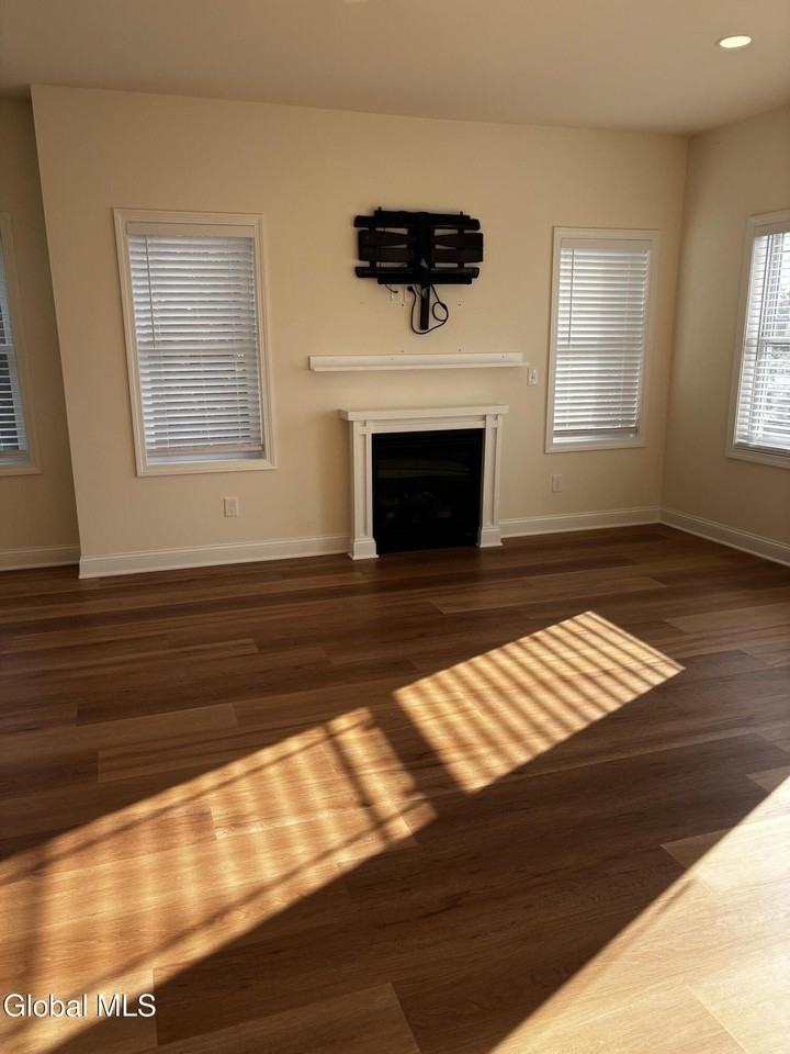 544 Union Ave #B - Photo 3 of 8