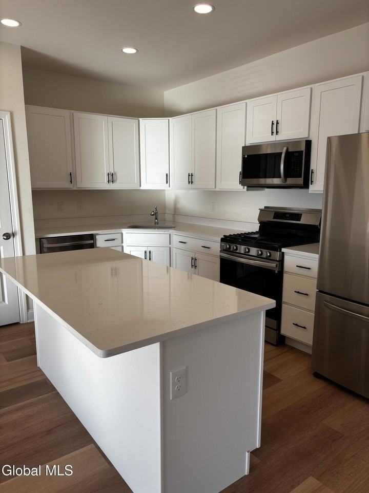 544 Union Ave #B - Photo 4 of 8