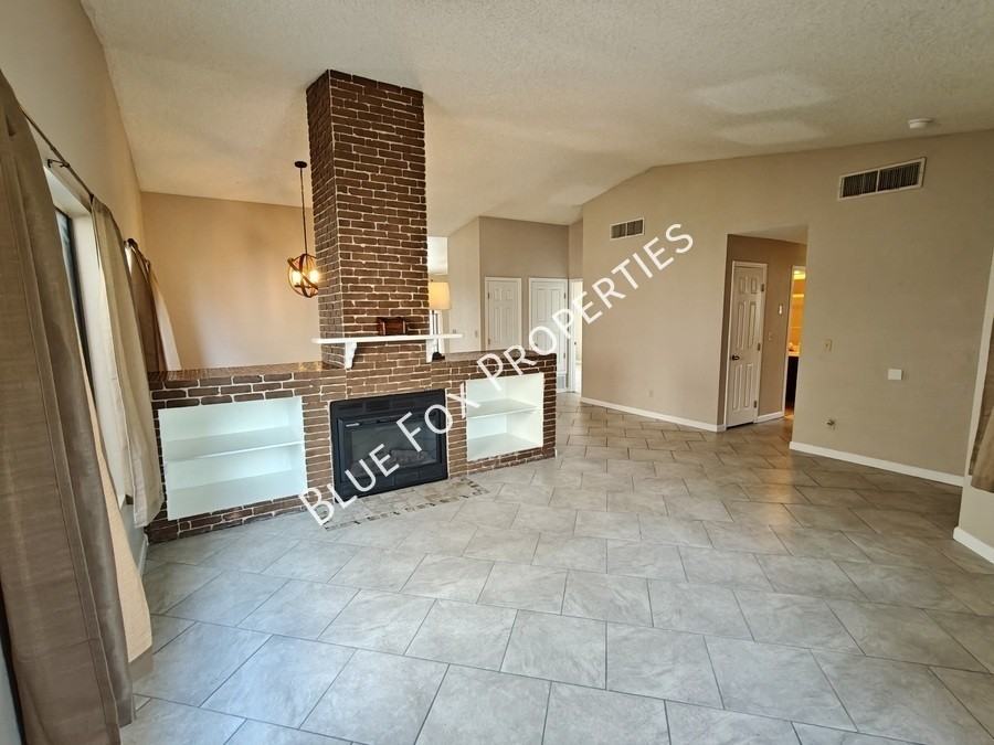 5189 W Aquamarine St - Photo 4 of 39
