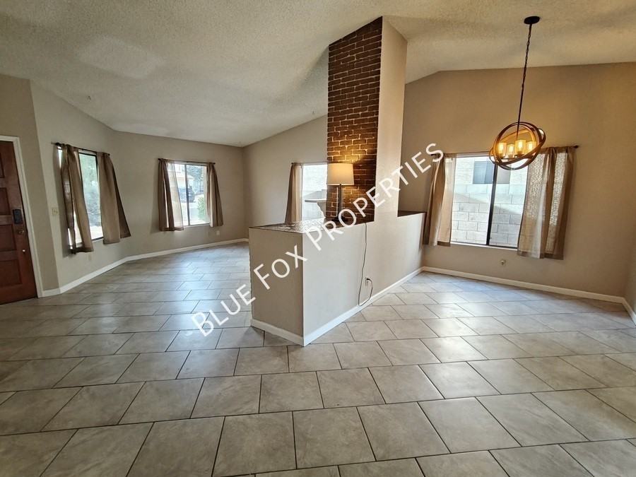 5189 W Aquamarine St - Photo 6 of 39