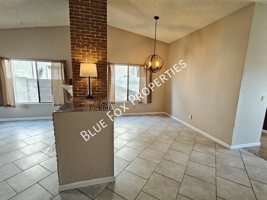 5189 W Aquamarine St - Photo 7 of 39