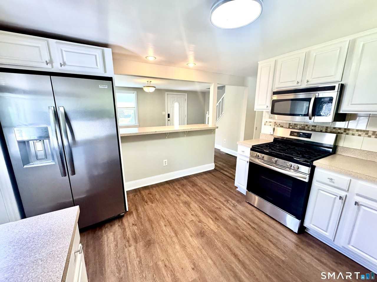 439 Quinn St - Photo 3 of 25