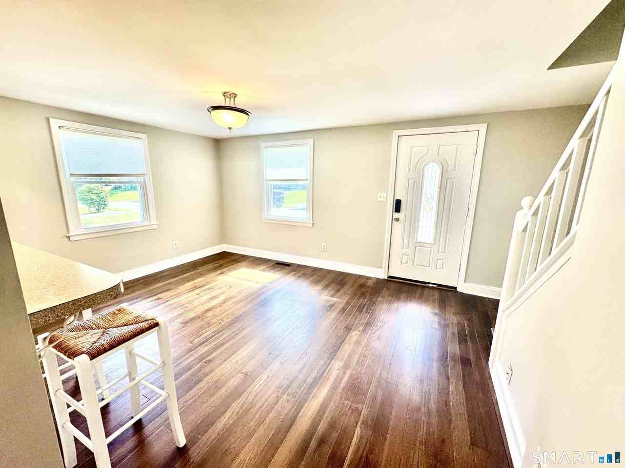 439 Quinn St - Photo 4 of 25