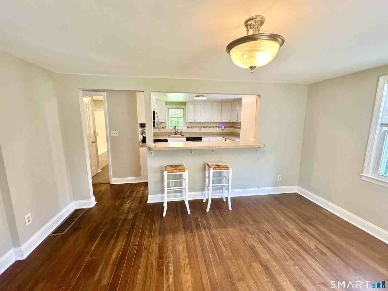 439 Quinn St - Photo 5 of 25