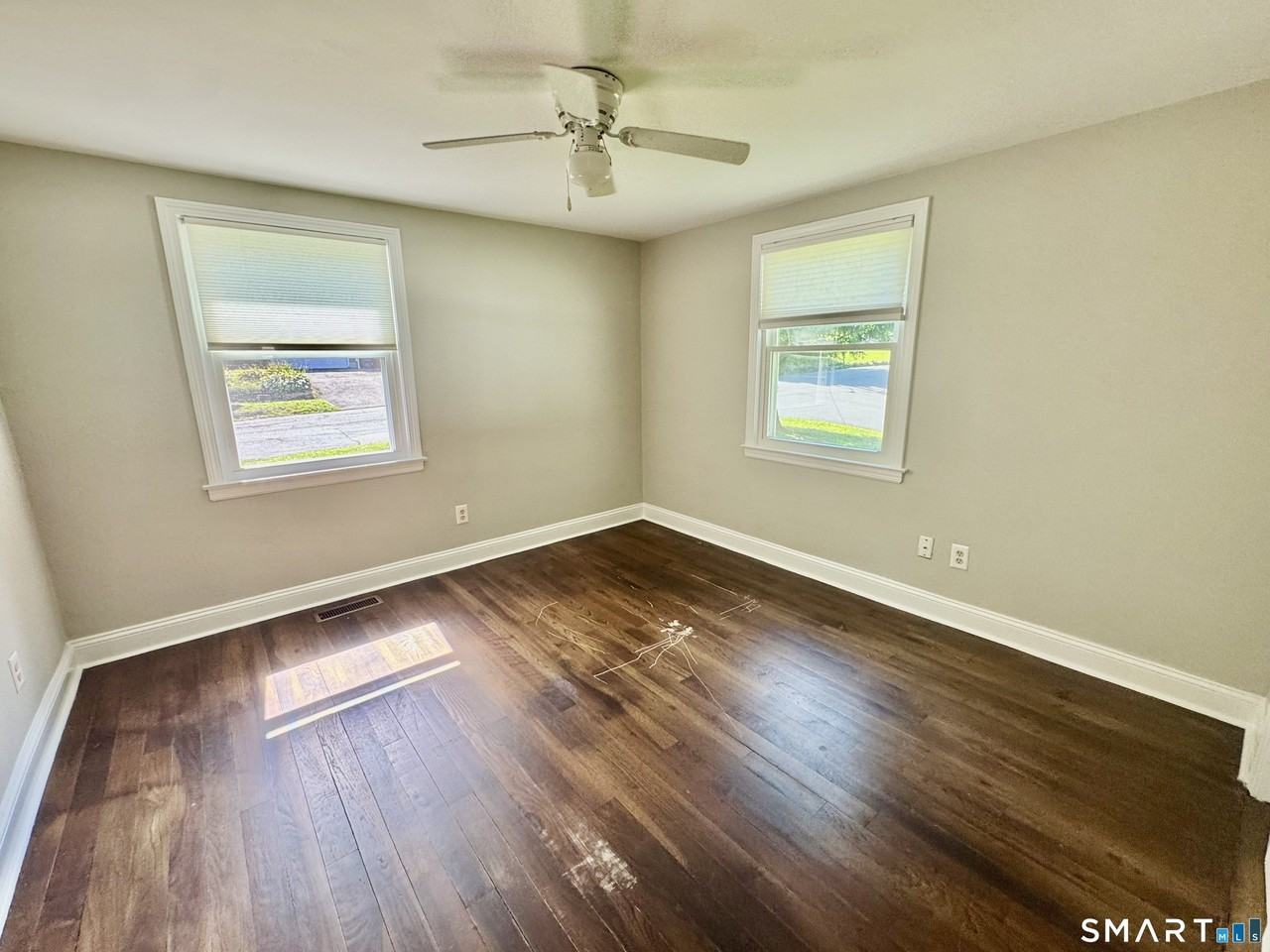 439 Quinn St - Photo 6 of 25