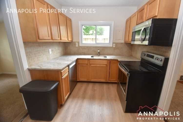 1395 Bayside Dr - Photo 2 of 36