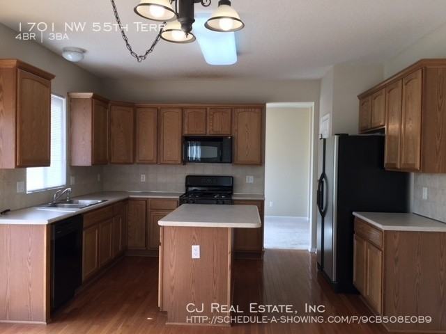 1701 Nw 55th Ter - Photo 5 of 11