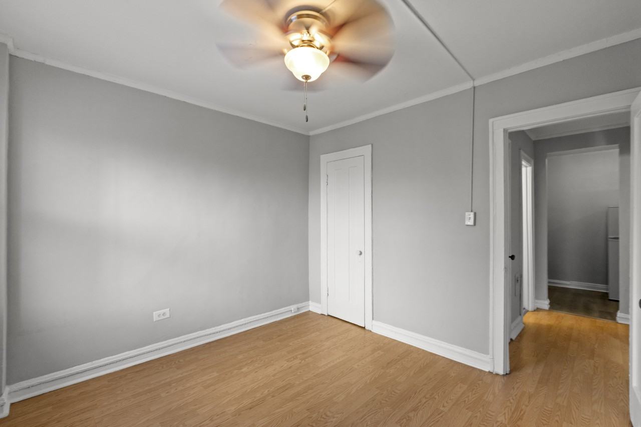 661 W Sheridan Rd #108 - Photo 4 of 8