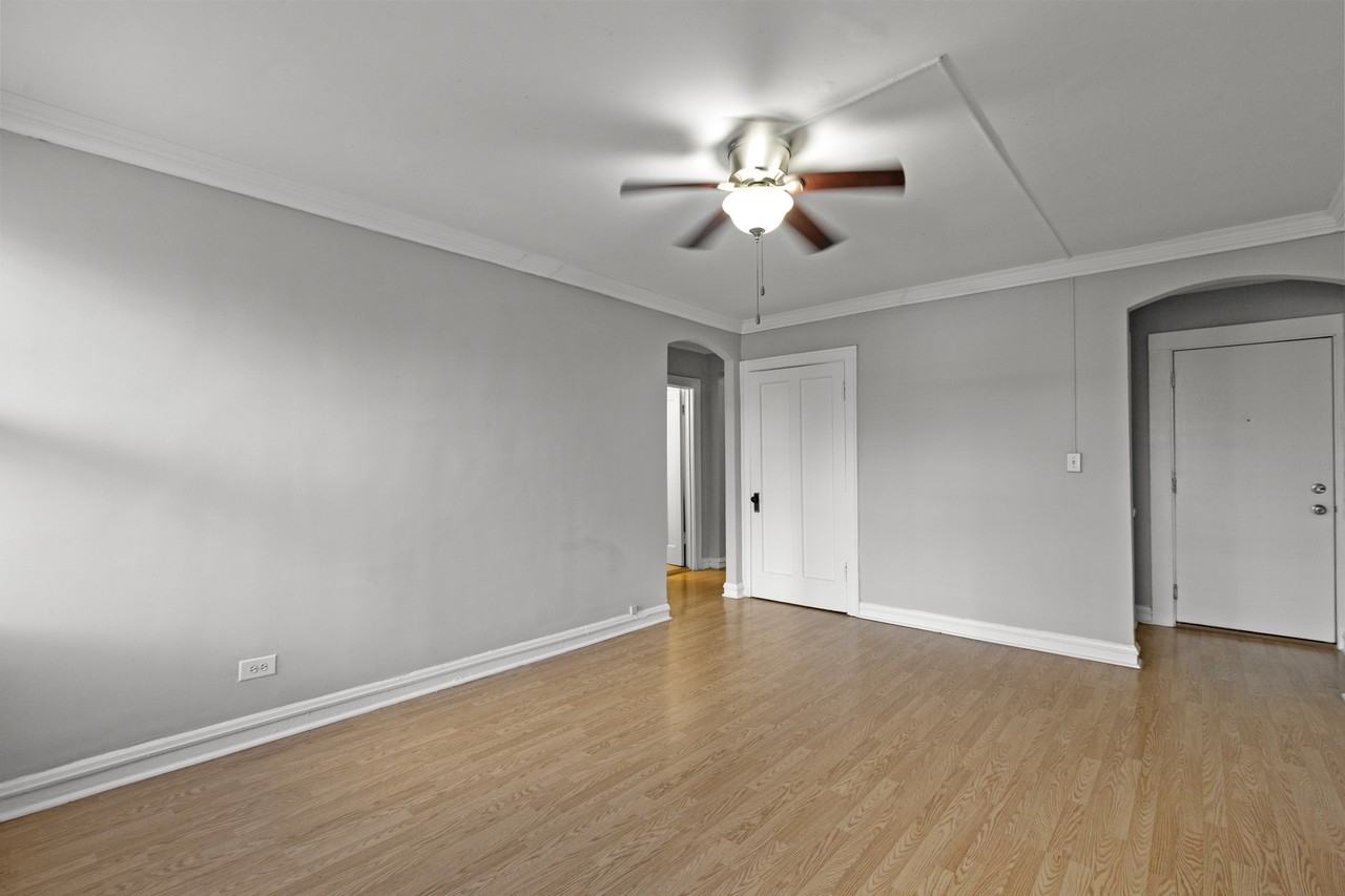 661 W Sheridan Rd #108 - Photo 5 of 8
