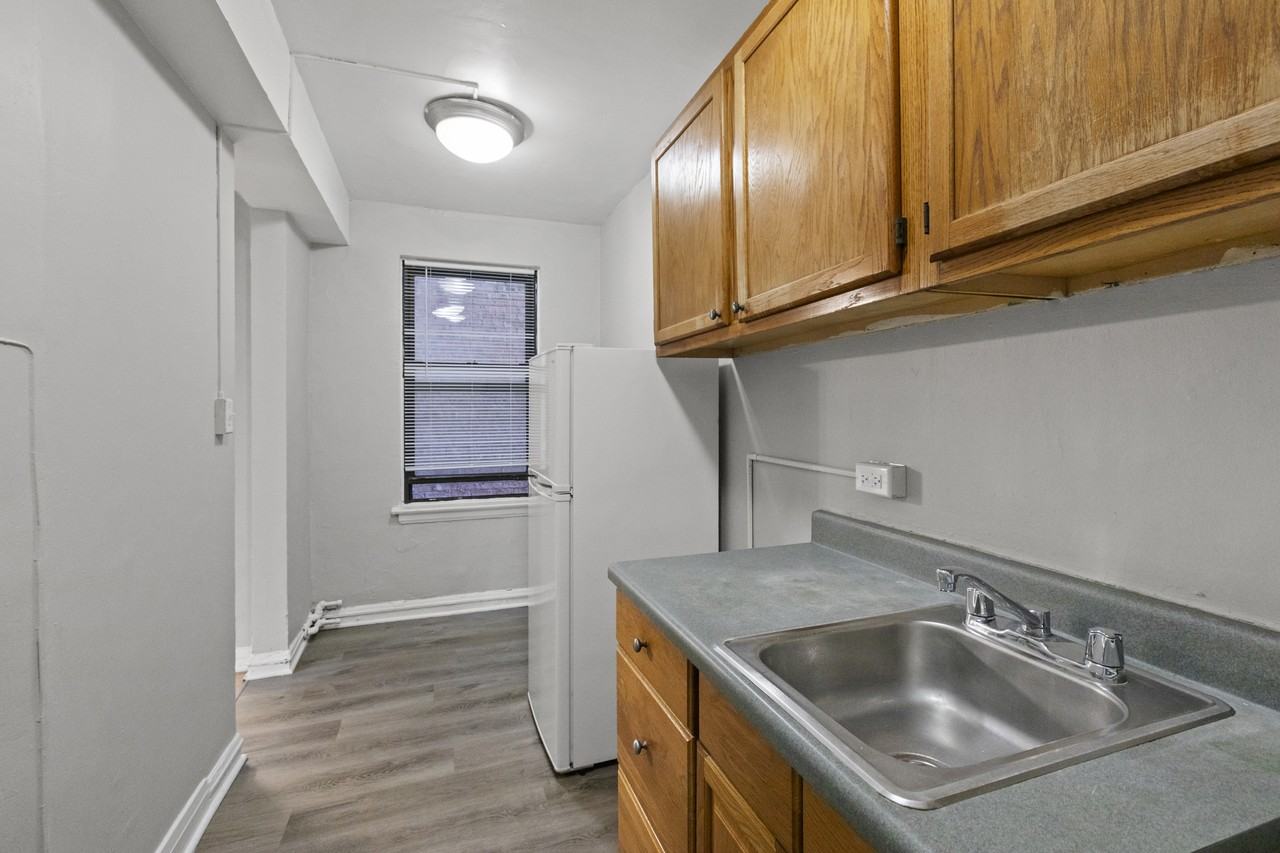 661 W Sheridan Rd #108 - Photo 6 of 8
