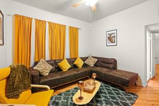 906 N Damen Ave - Photo 1 of 1