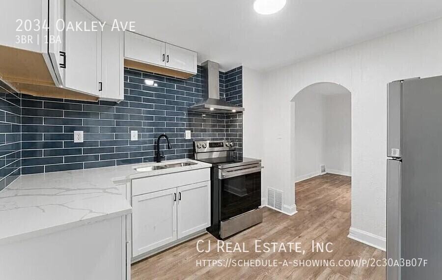 2034 Oakley Ave - Photo 2 of 7