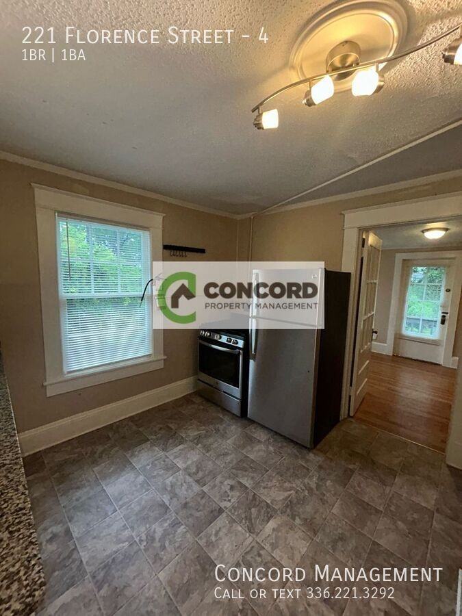 221 Florence St #4 - Photo 7 of 10